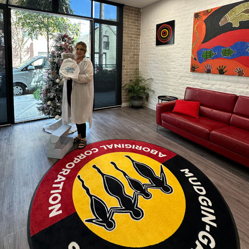 10 Cuddle Pals donated to Mudgin-gal Womens Centre